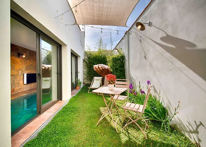 Loft Con Piscina Climatizada De Agua Salada Y Parking En El Centro De Figueres