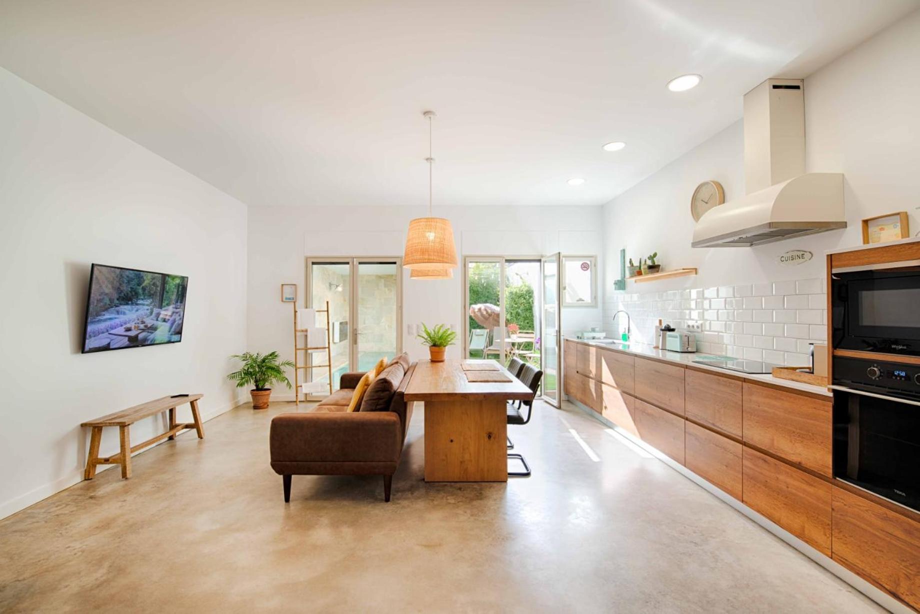Apartment Loft Con Piscina Climatizada De Agua Salada Y Parking En El Centro De Figueres (Girona)